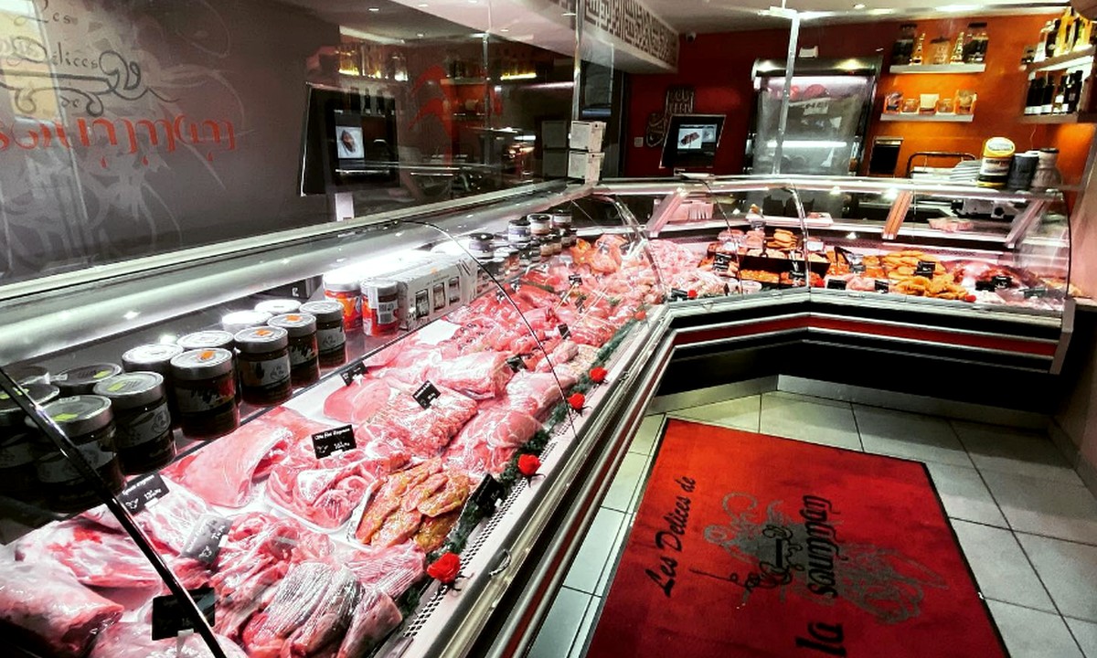Intérieur et vitrines de la boucherie La Soummam à Lyon 9